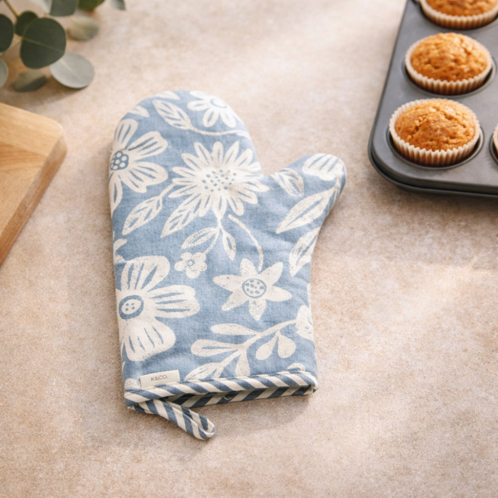 Lake House Collection Oven Mitt - BLUE BLOSSOMS